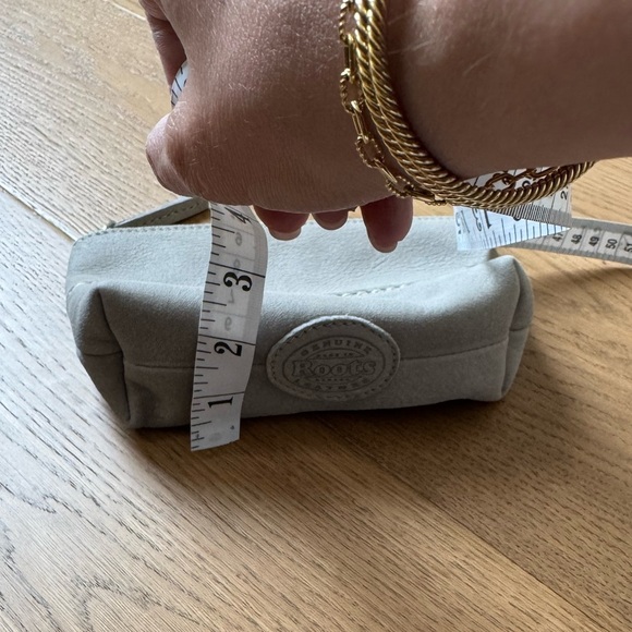 Roots Canada Small Leather Makeup Toiletry Pouch - Grey - Like New - Picture 6 of 10